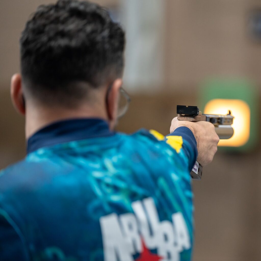Découvrir le tir pistolet 10 m : guide complet pour débuter